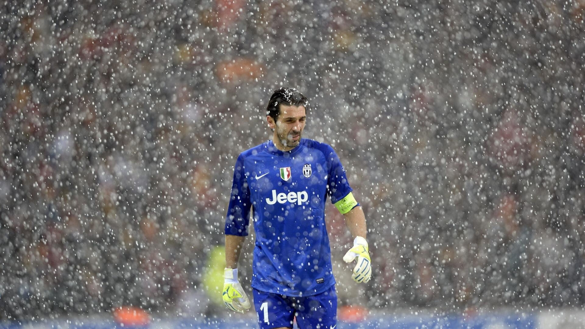 刻苦耐劳：球队的幕后训练日常，足坛训练刻苦球星